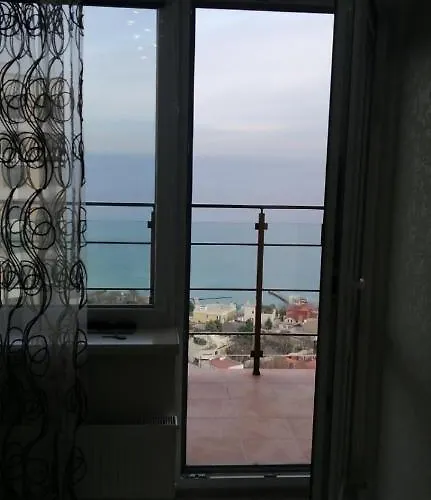 в аркадии с террасой и прямым видом на море