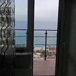 в аркадии с террасой и прямым видом на море