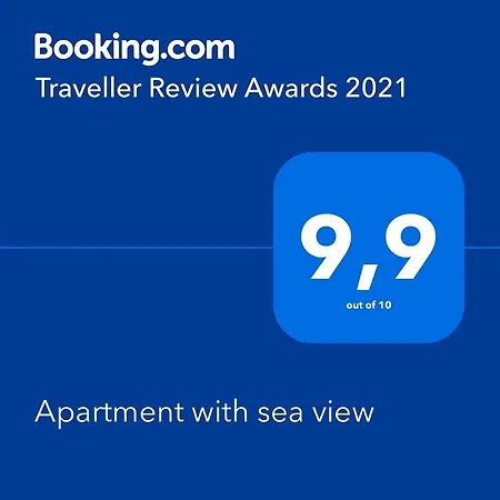 Apartmán в аркадии с террасой и прямым видом на море